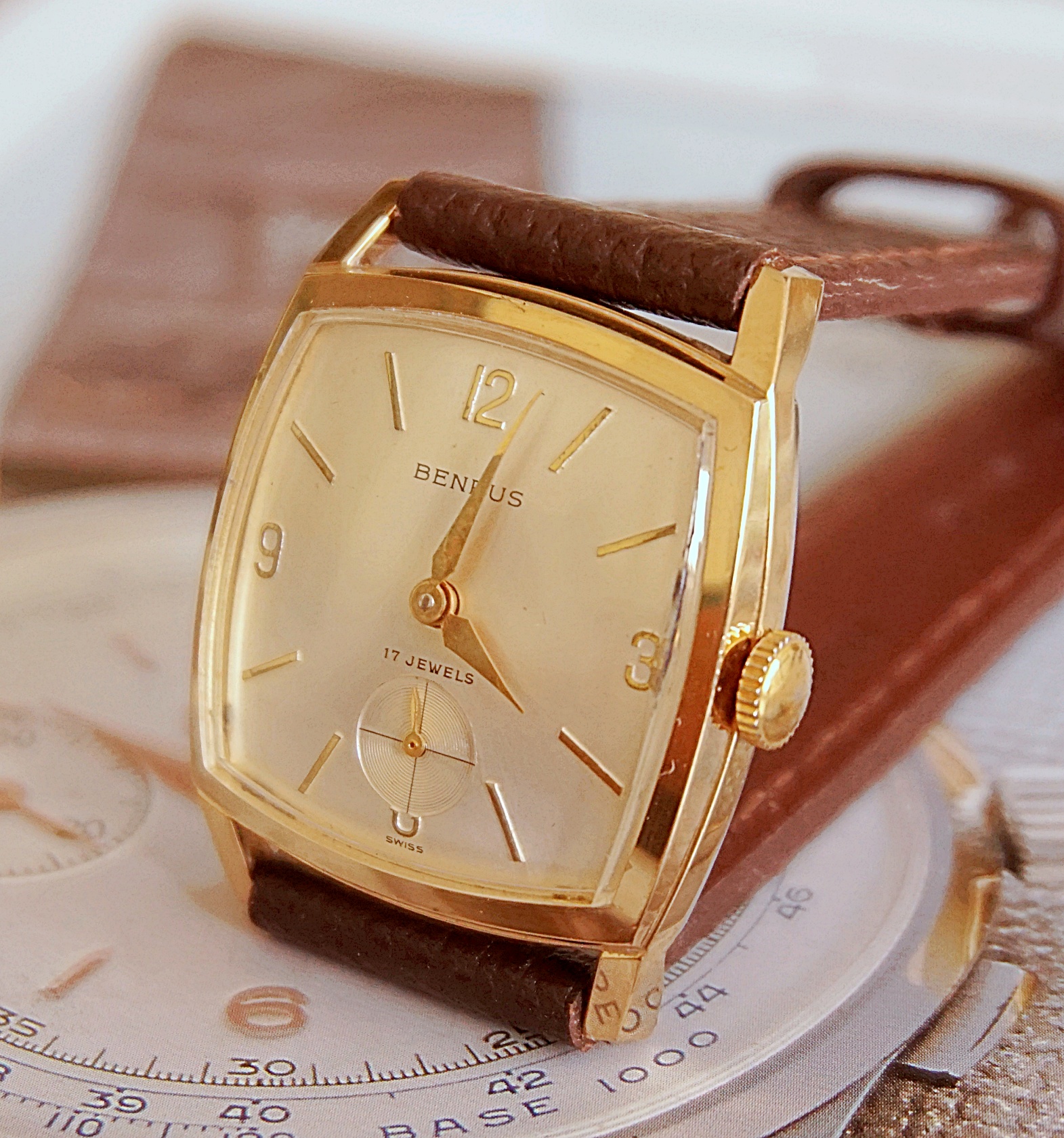 นาฬิกาเก่า BENRUS ไขลานสองเข็มครึ่ง