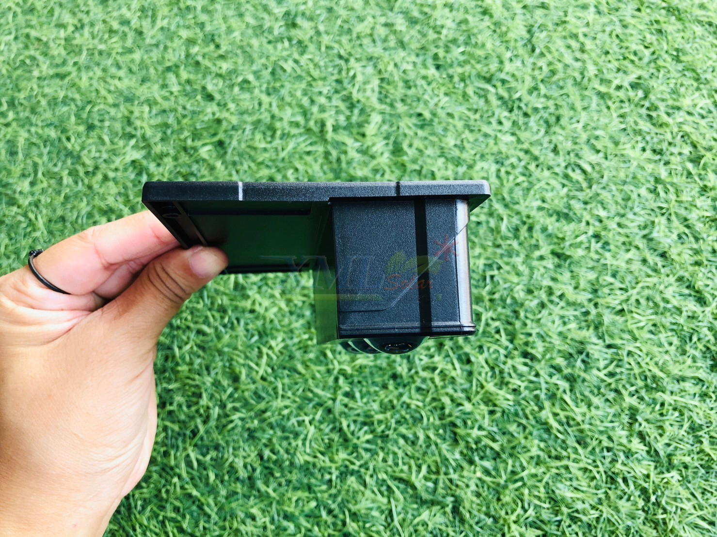 ไฟผนังโซล่าเซลล์ติดสันกำเเพง 3 LED (เเสง : เหลืองวอมไวท์) (1 เเถม 1)