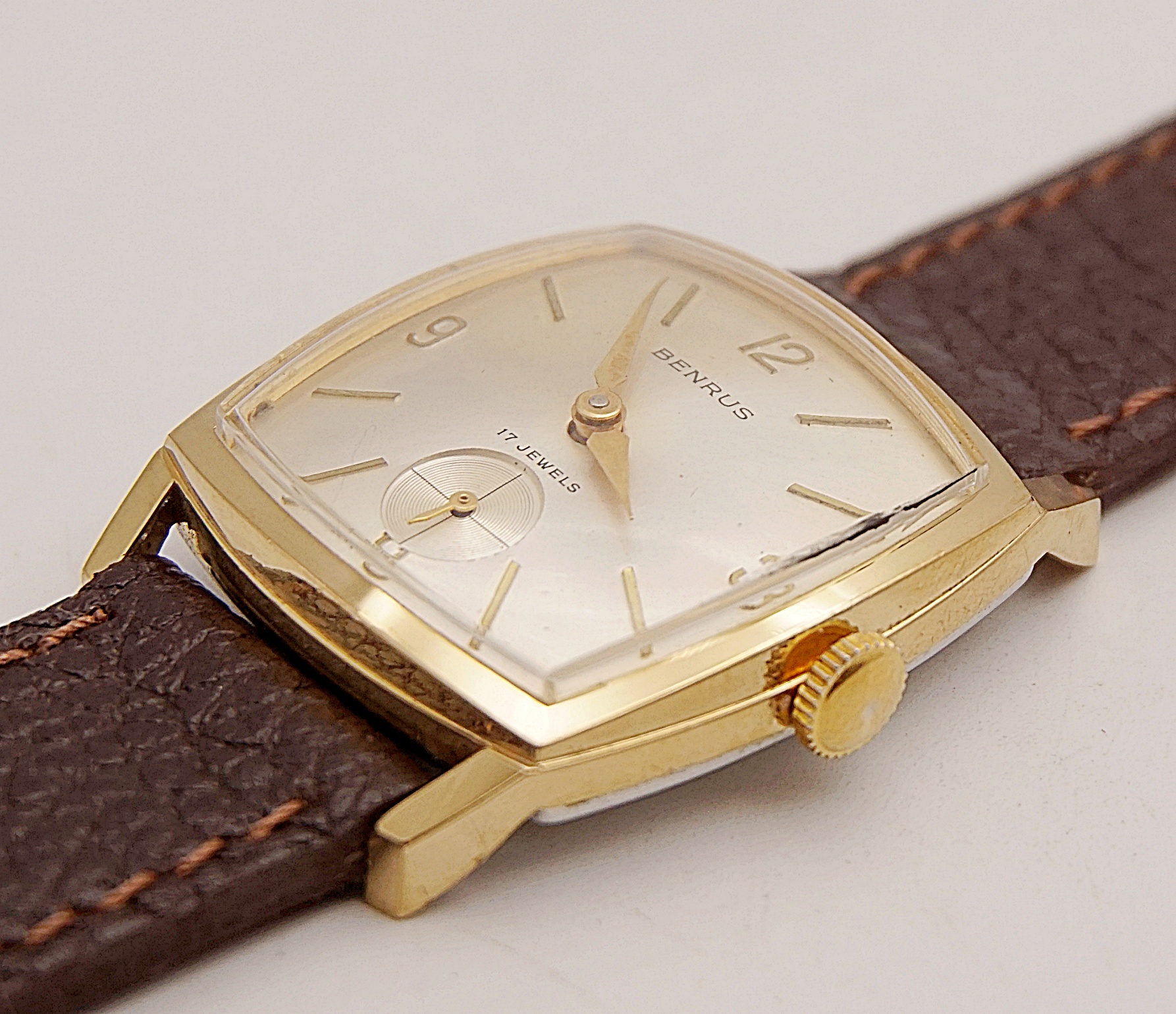 นาฬิกาเก่า BENRUS ไขลานสองเข็มครึ่ง