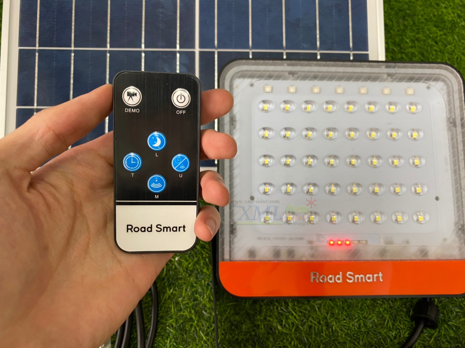 ไฟสปอร์ตไลท์โซล่าเซลล์ ROAD SMART รุ่น Solar Beatle light (เเสง : ขาว)
