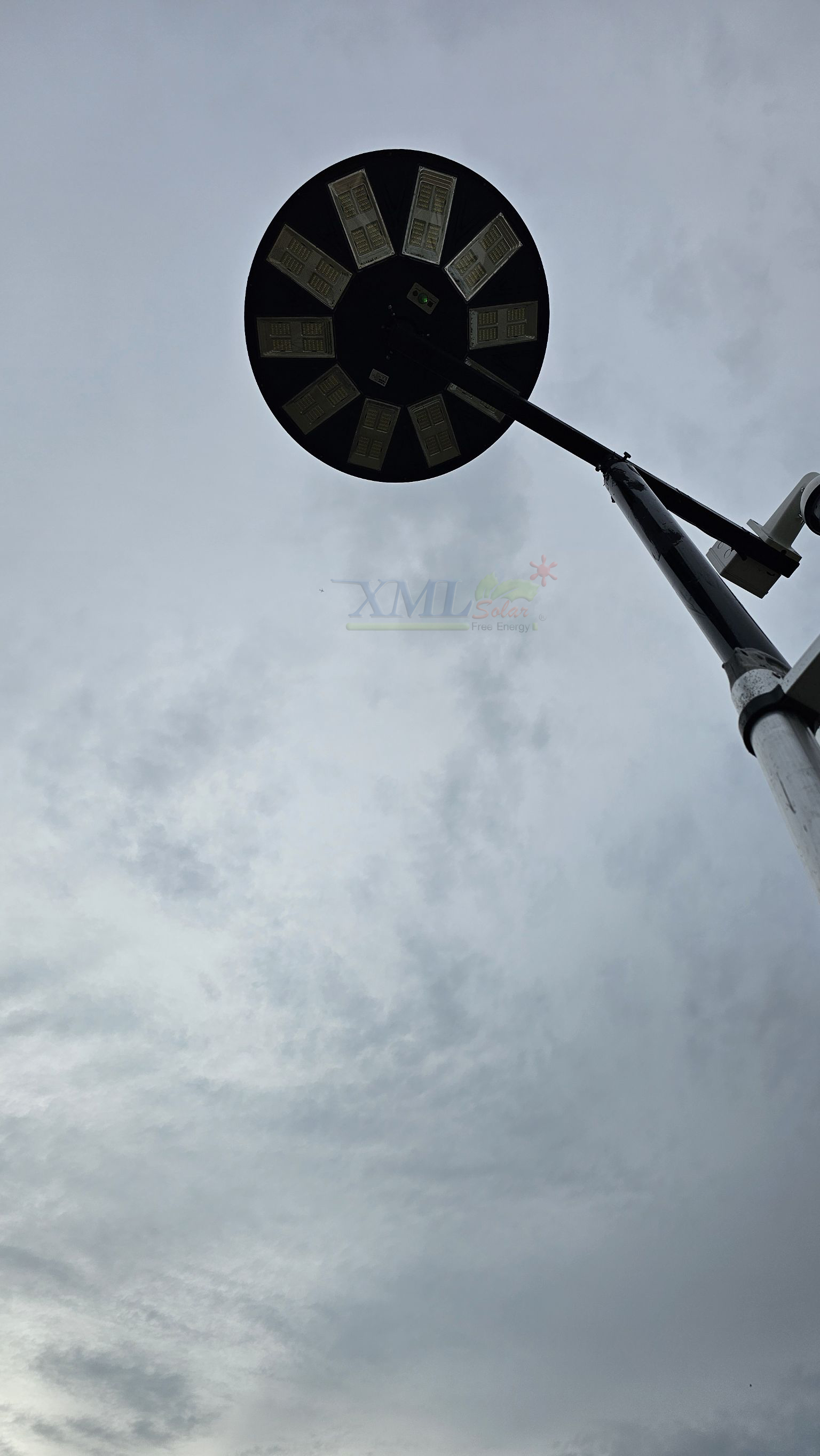 โคมไฟโซล่าเซลล์ UFO ทรงกลม (ขนาดใหญ่สุด 75 ซม.) (เปิดได้ 3 แสง) รุ่น MD-SLT38-500W