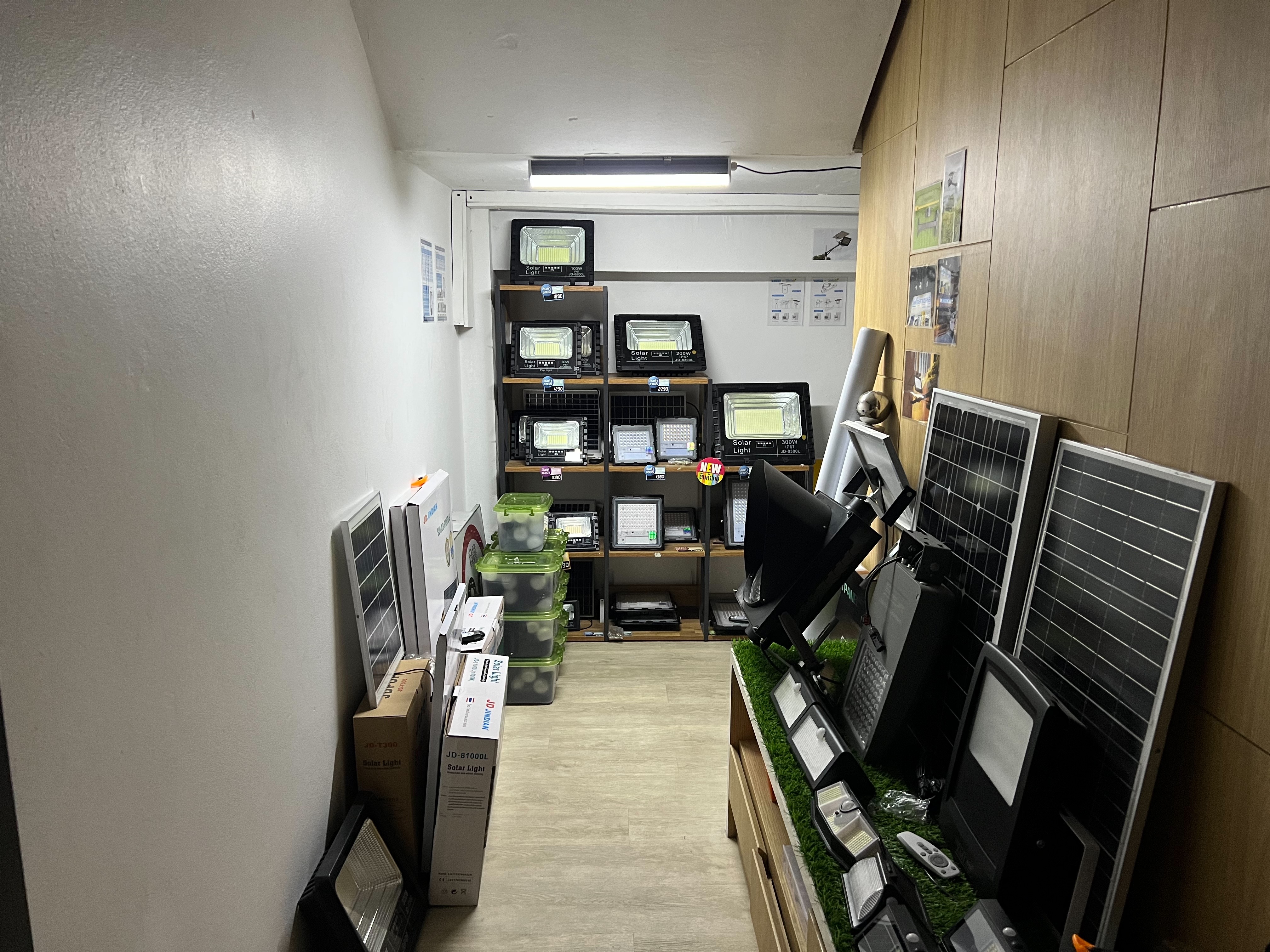 รุ่นประหยัด โคมไฟติดเพดานโซล่าเซลล์ หลอดยาว ไซต์ใหญ่ 60W. (แสงขาว)