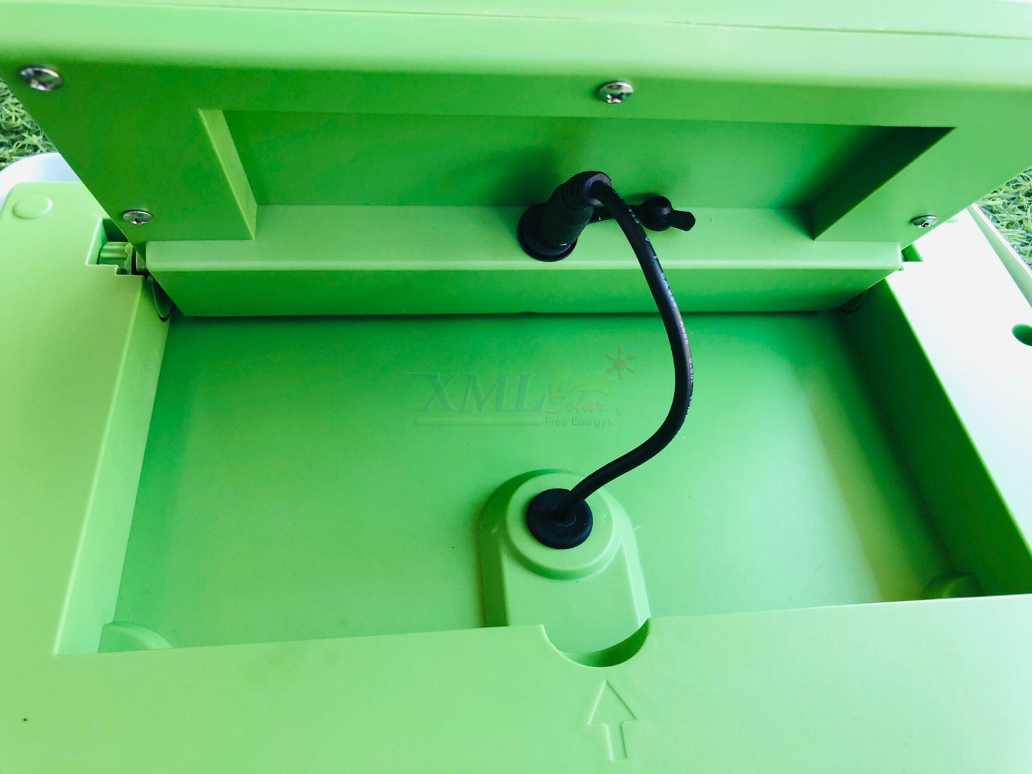 ไฟสปอตไลท์โซล่าเซลล์ 100 W รุ่น MD-PT19 (เปิดได้ 3 แสง)