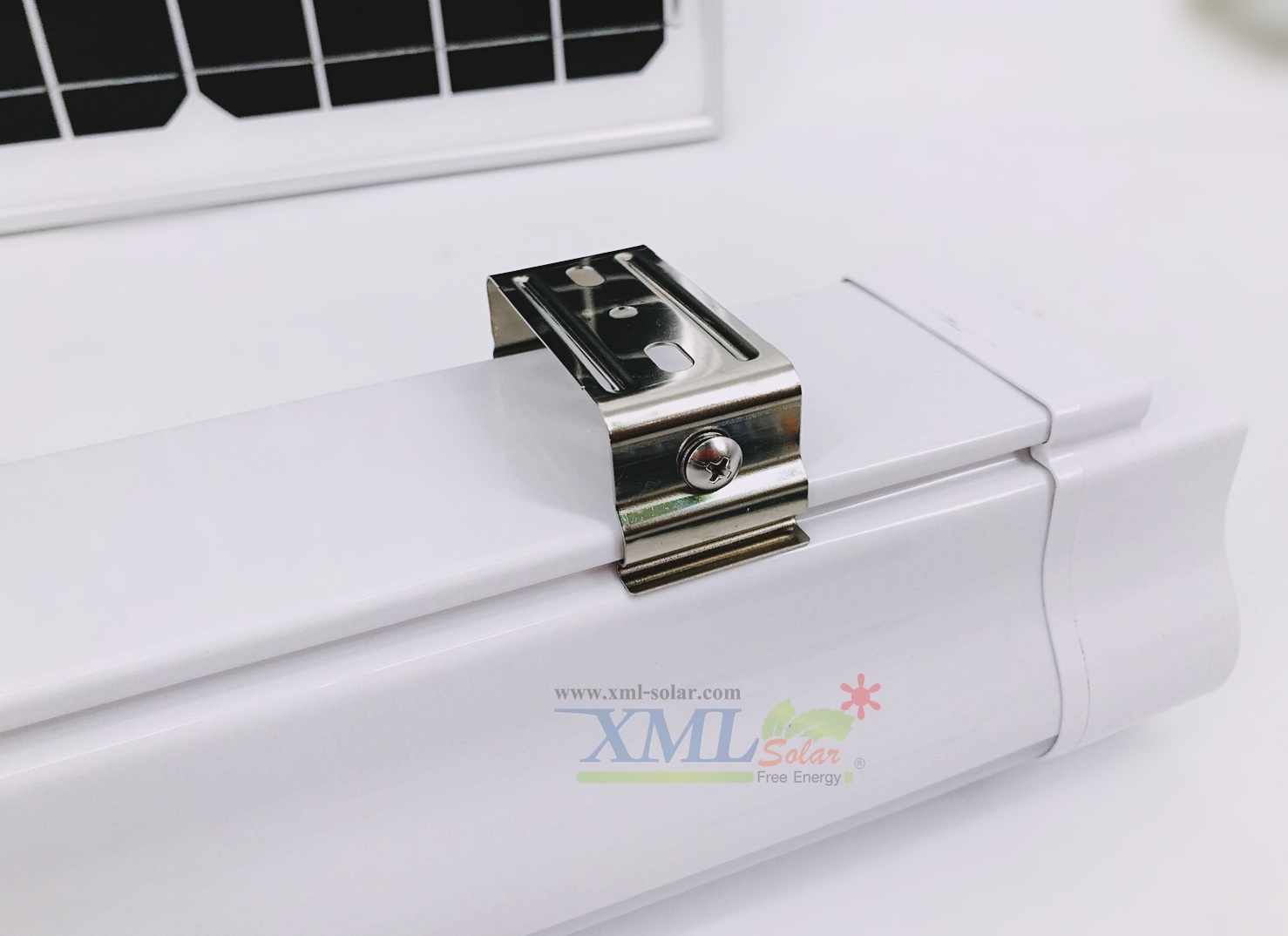 ชุดไฟหลอดยาวโซล่าเซลล์ 30 Watt Monocrystalline (แสง ขาว)