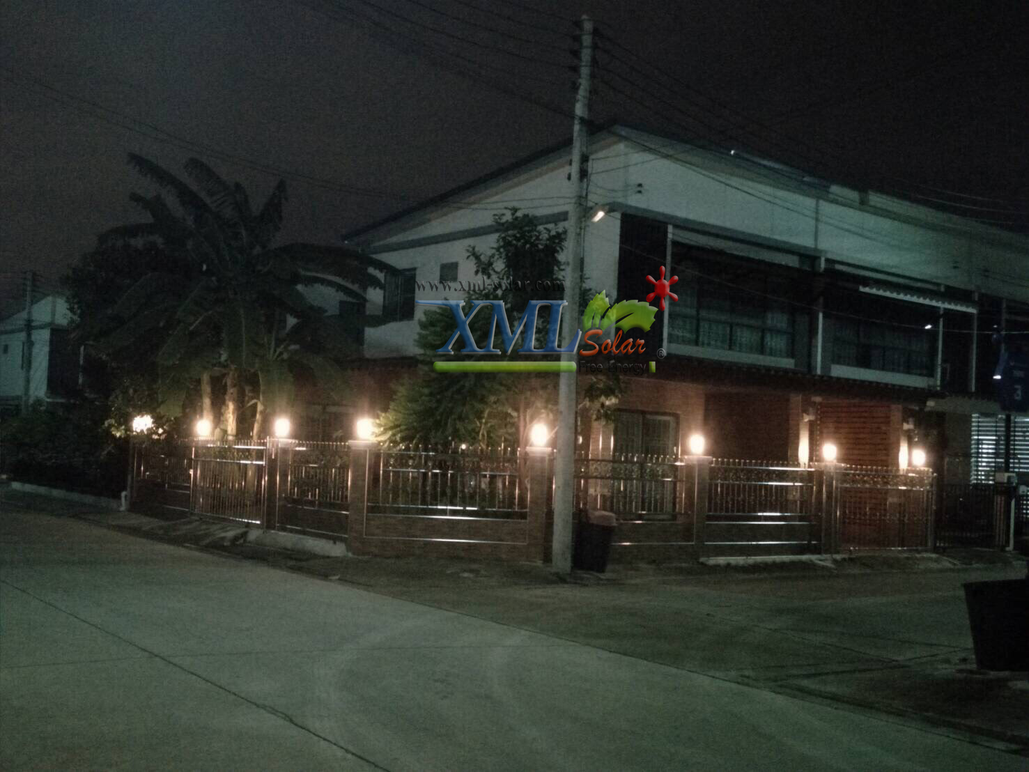 โคมไฟหัวเสาโซล่าเซลล์ ทรงถ้วย (เเสง : เหลืองวอมไวท์)