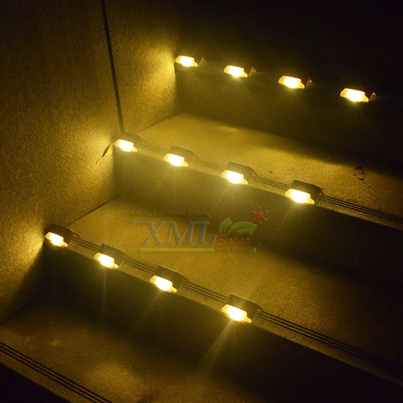 ไฟโซล่าเซลล์ติดบันได 1 LED (สีดำ) (แสง : เหลืองวอมไวท์) (ซื้อ 1 เเถม 7)