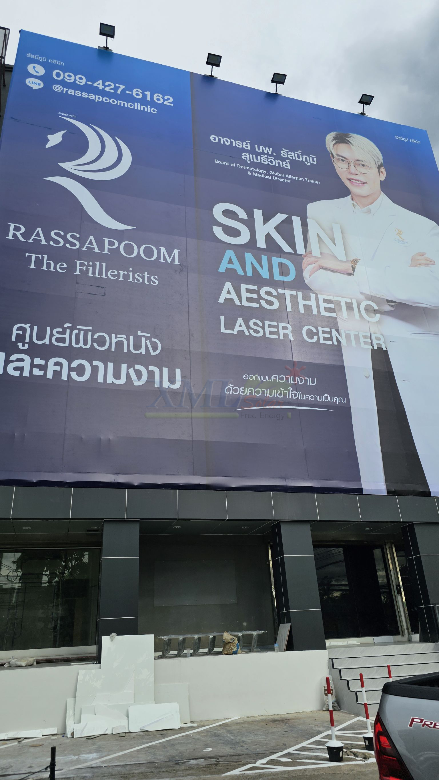 สปอร์ตไลท์โซล่าเซลล์ 1000 W. รุ่นใหม่ JD81000L (แสง : ขาว)