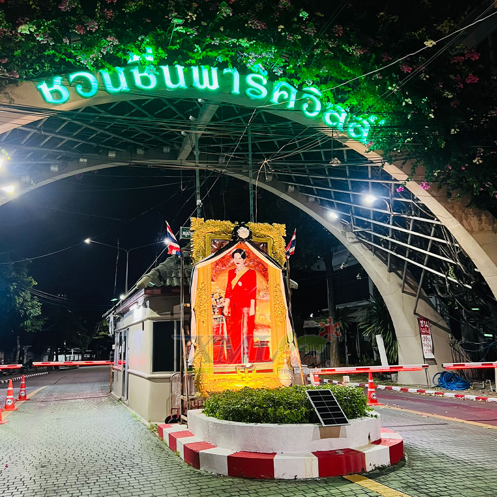 ไฟสปอตไลท์โซล่าเซลล์ 300 Watt กล่องสีน้ำตาล (เปิดได้ 3 แสง)