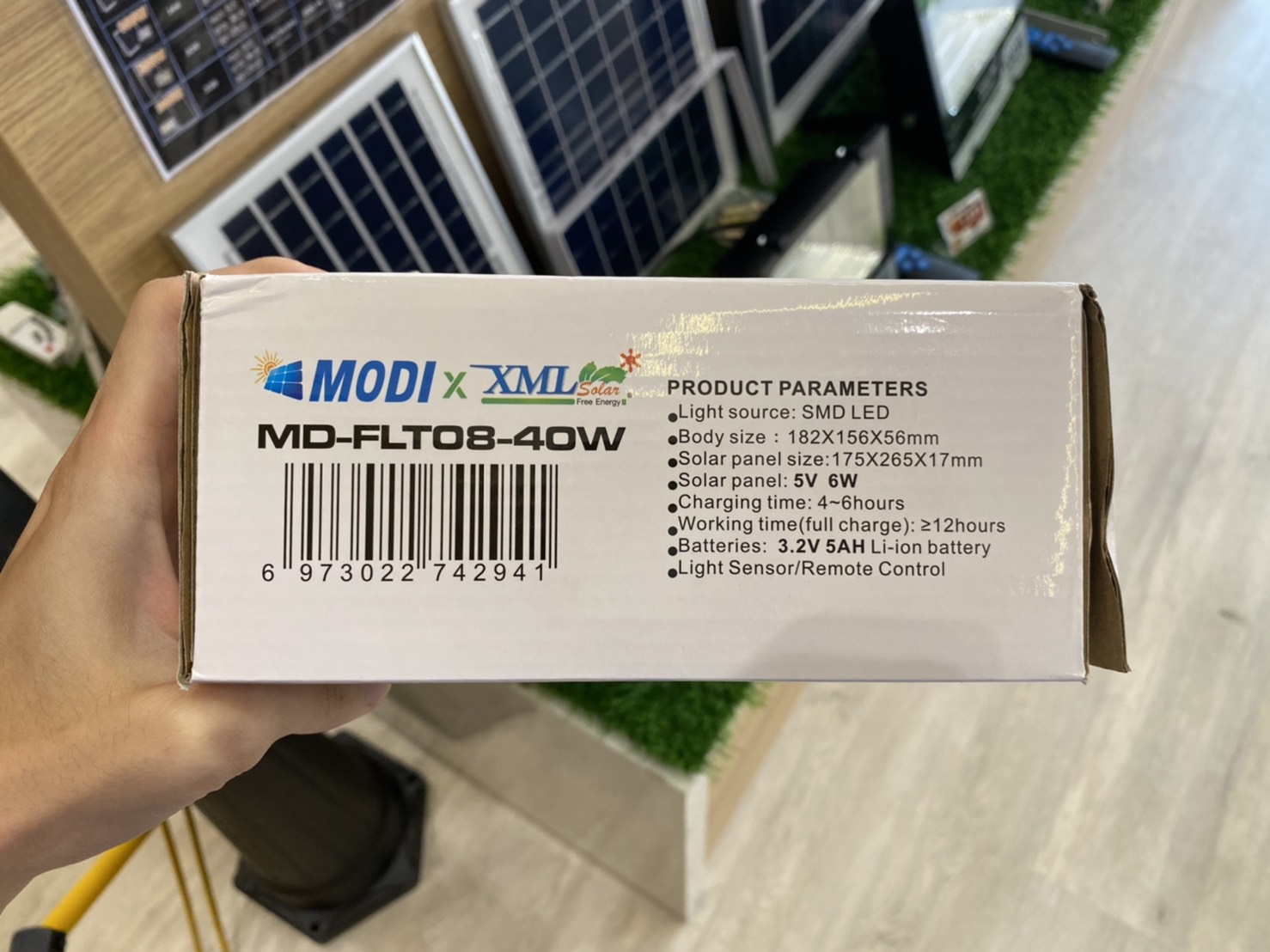 รุ่นประหยัด ไฟสปอตไลท์โซล่าเซลล์ 40 W. รุ่น MODI x XML (เปิดได้ 3 แสง)