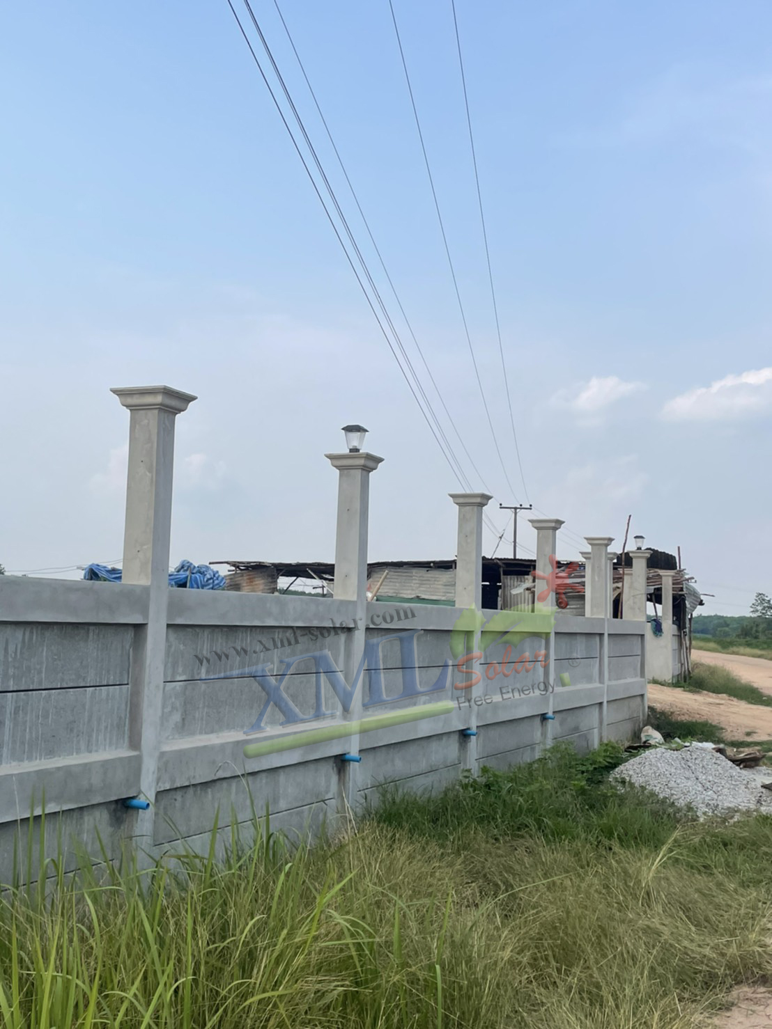 โคมไฟหัวเสาโซล่าเซลล์ + AC ทรงสี่เหลี่ยม ไซส์ใหญ่ (เปิดได้ 2 แสง)(1 แถม 1)