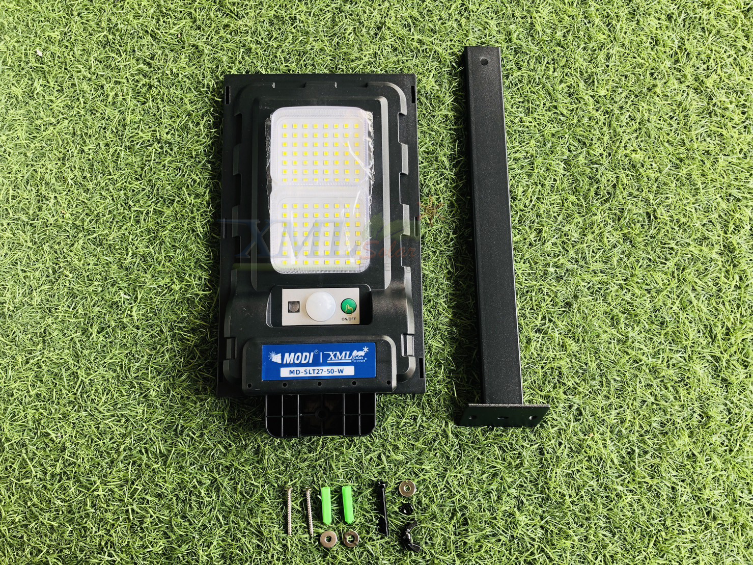 ไฟถนนโซล่าเซลล์ รุ่น MD-SLT27-50W (แสง : ขาว)(ขาเหล็ก)(ระบบสว่างค้าง) ของแท้ แบรนด์ MODI x XMLSOLAR