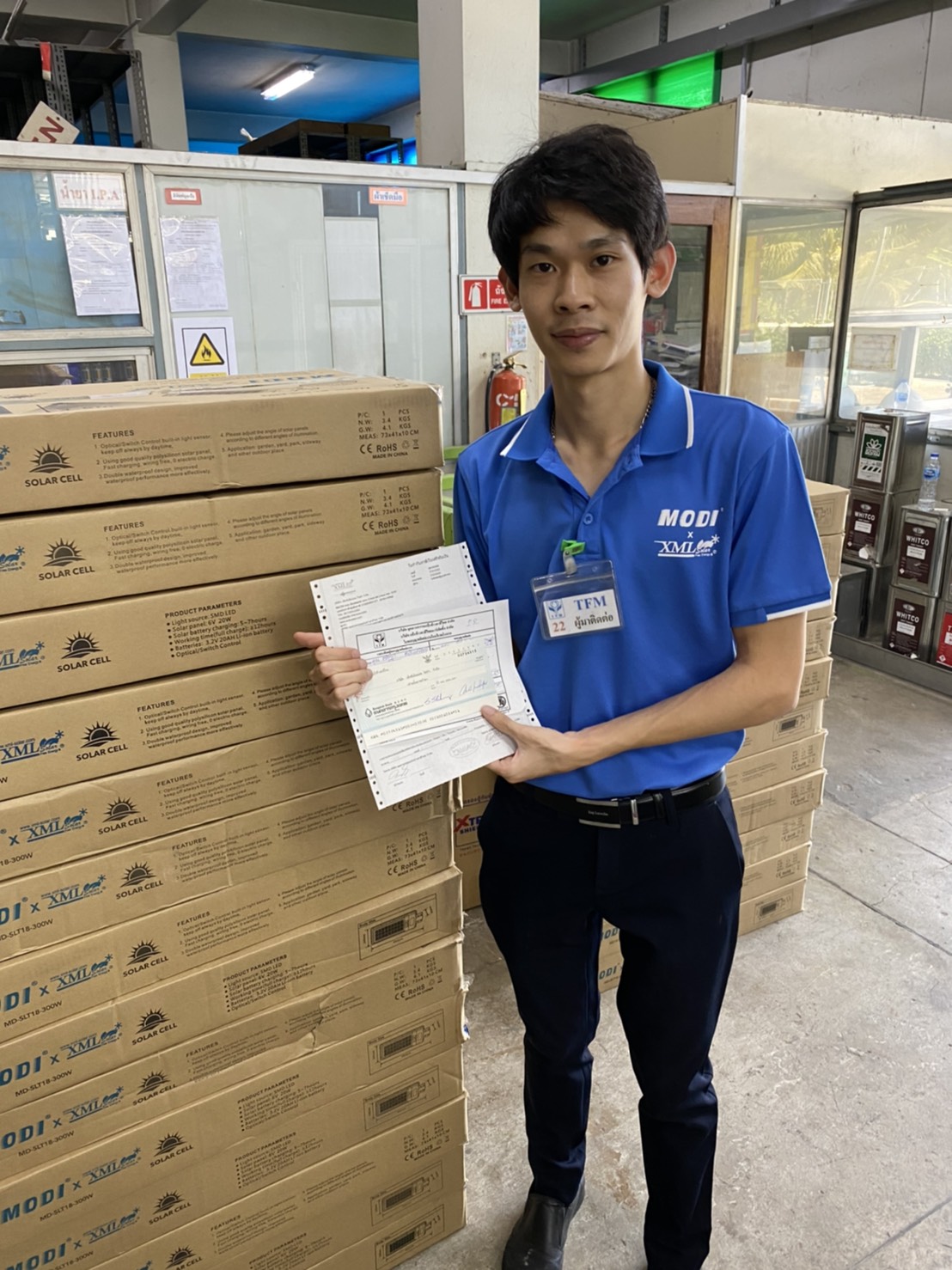 โคมไฟถนนโซล่าเซลล์ XML-Solar 300W (แสง : ขาว)(สว่างค้าง)