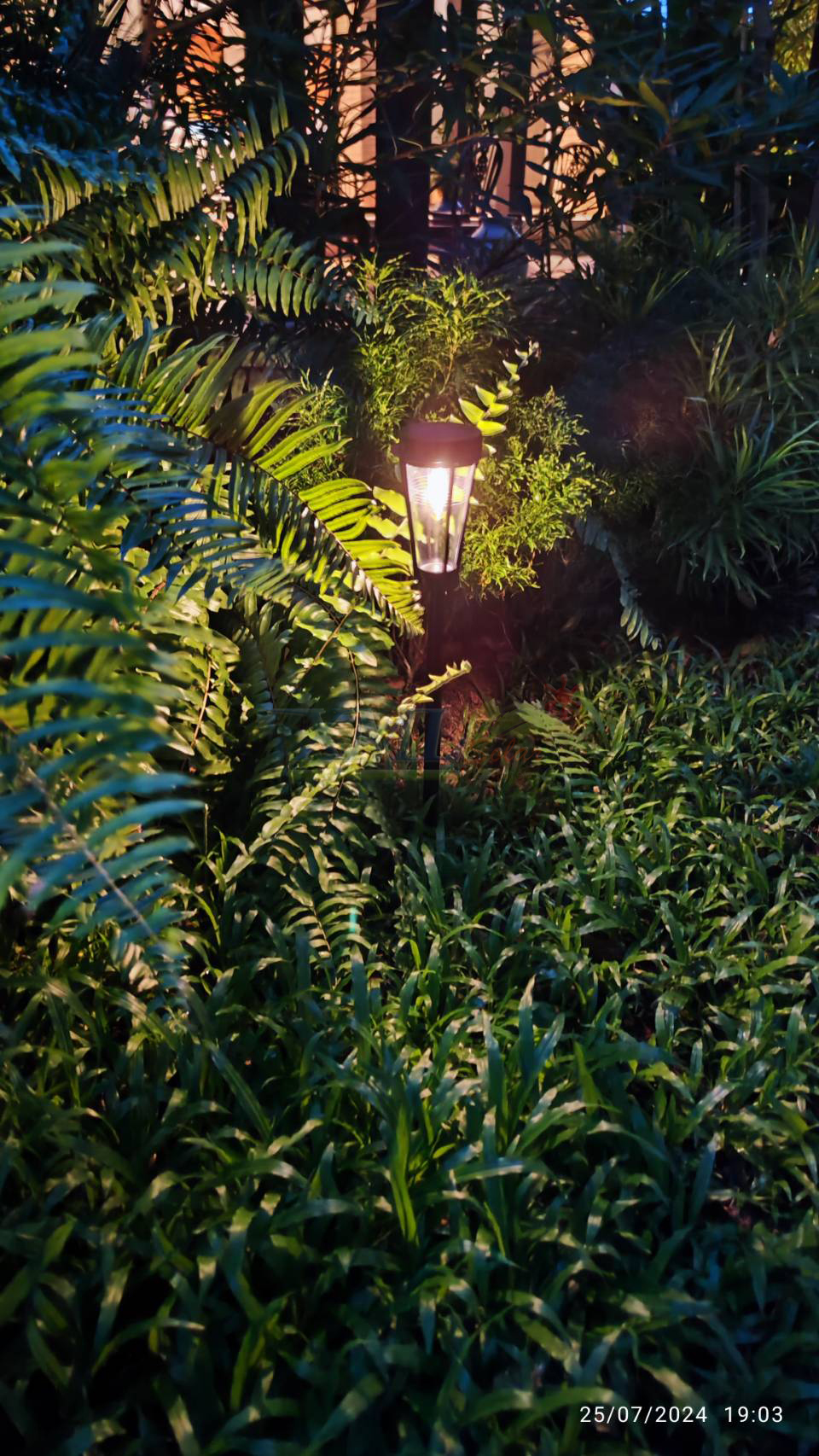 โคมไฟปักสนามโซล่าเซลล์ รุ่น MD-SOLAR-H1010 (แสง : เหลืองวอมไวท์)