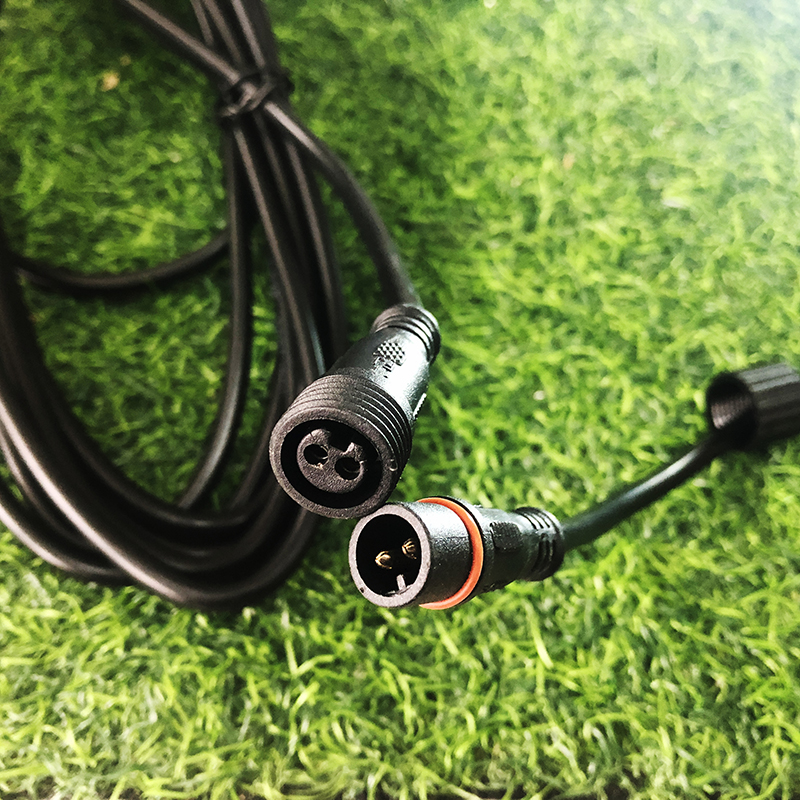 ไฟสปอตไลท์โซล่าเซลล์ 100 Watt กล่องสีน้ำตาล (เปิดได้ 3 แสง)