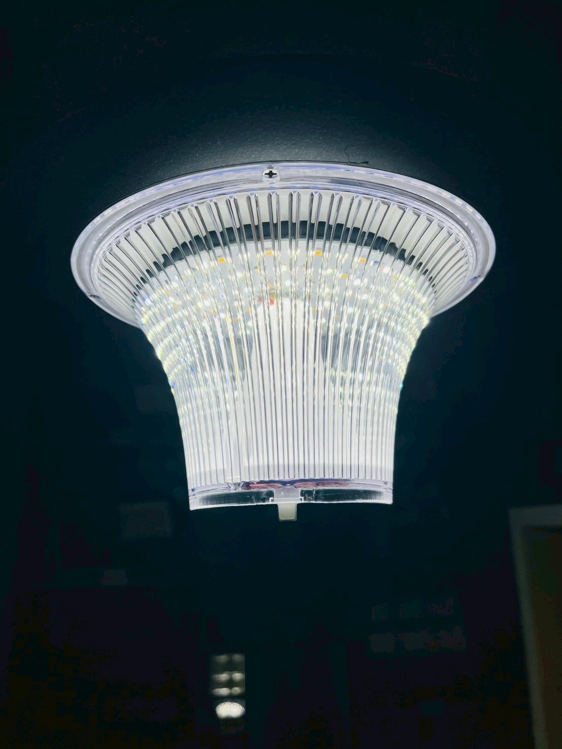 โคมไฟตั้งพื้นโซล่าเซลล์ รุ่น TC-3630 (เปิดได้ 2 แสง)