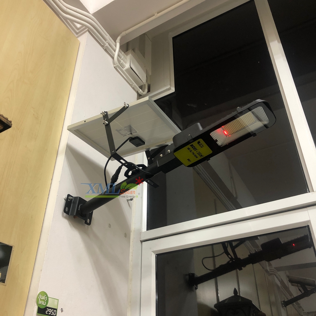 โคมไฟถนนโซล่าเซลล์ รุ่น MD-SLT19 - 150W (แสง : ขาว)