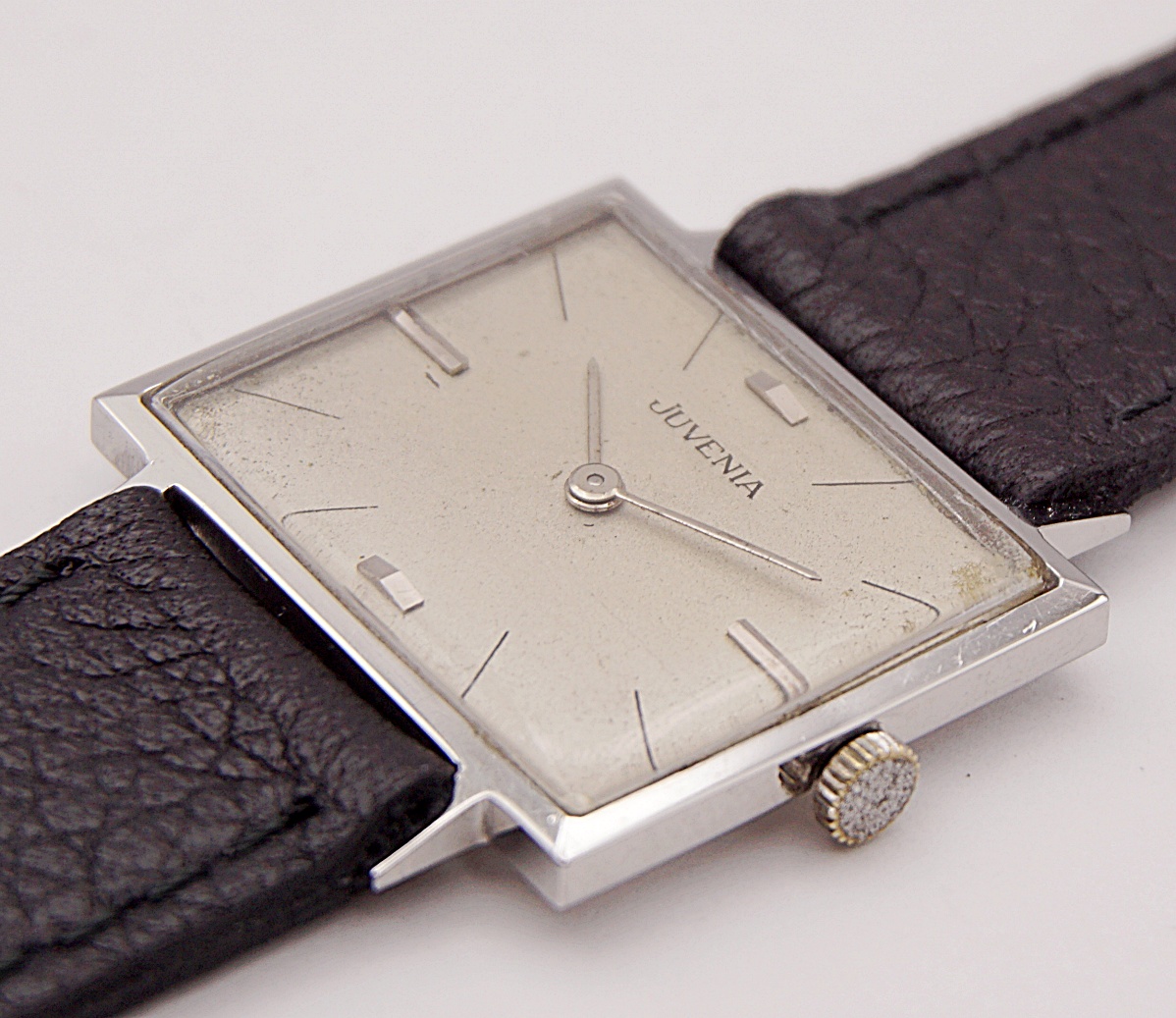 นาฬิกาเก่า JUVENIA ไขลาน
