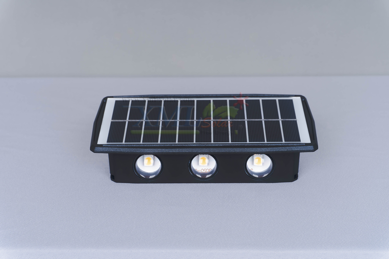 โคมไฟผนังโซล่าเซลล์ 6 LED รุ่นส่องบนล่าง (แสง : RGB)