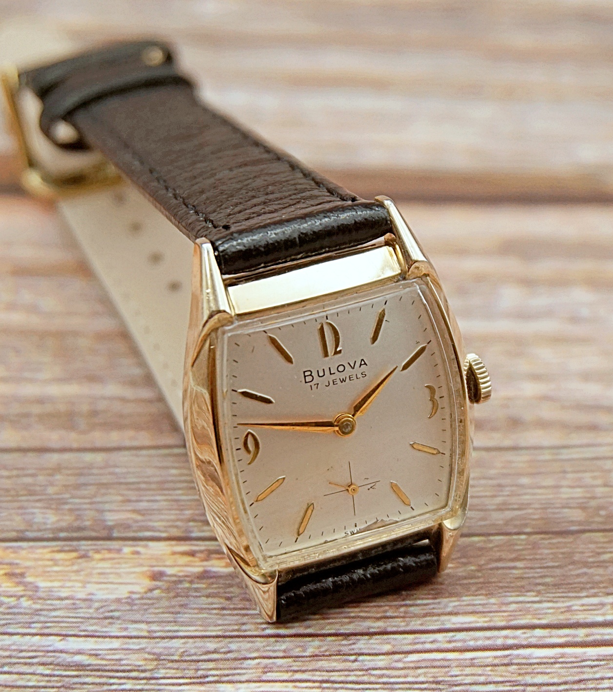 นาฬิกาเก่า BULOVA ไขลานสองเข็มครึ่ง