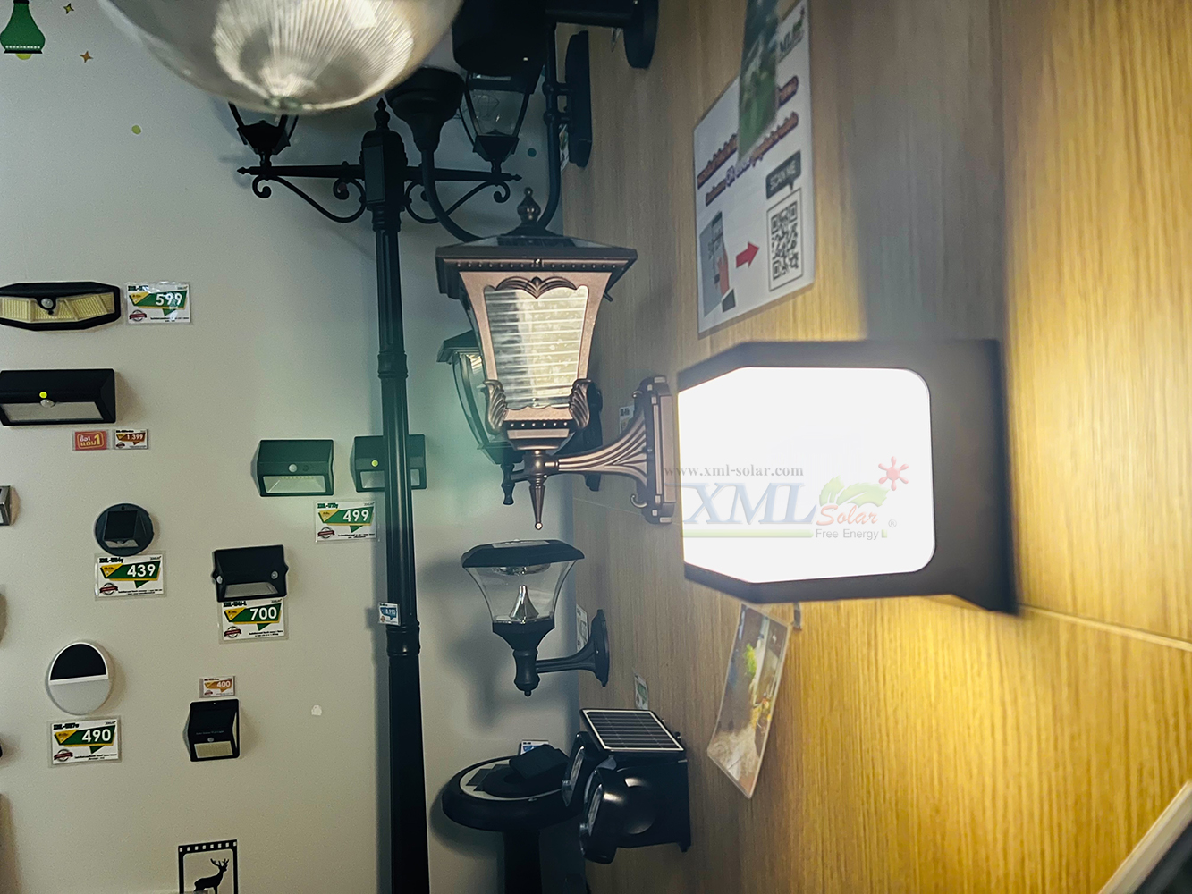 โคมไฟโซล่าเซลล์ติดผนัง ทรงสี่เหลี่ยม (มินิมอล) + Motion Sensor (1,000 lumens) (แสง : เหลืองวอมไวท์)