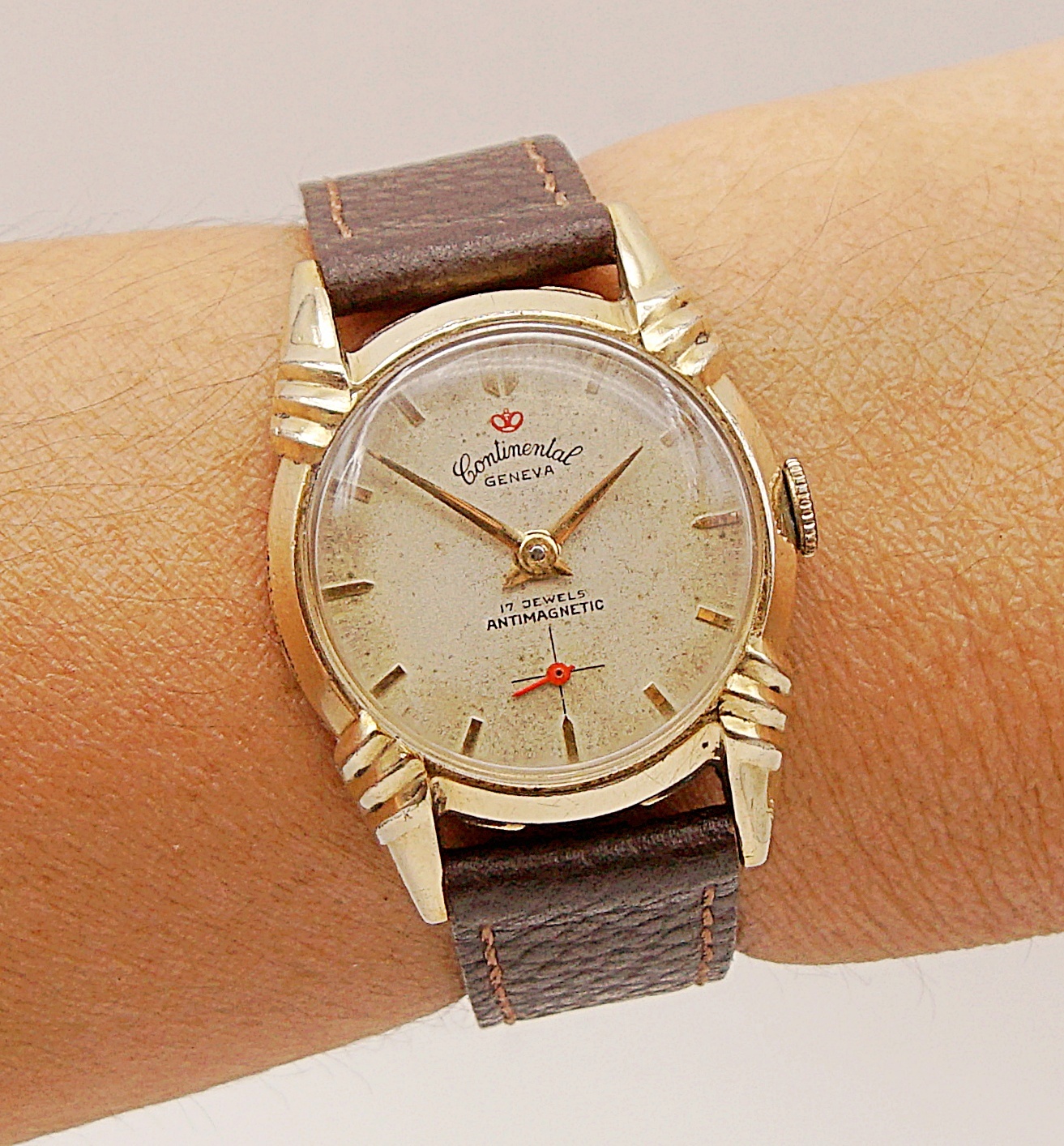 นาฬิกาเก่า CONTINENTAL ไขลานสองเข็มครึ่ง