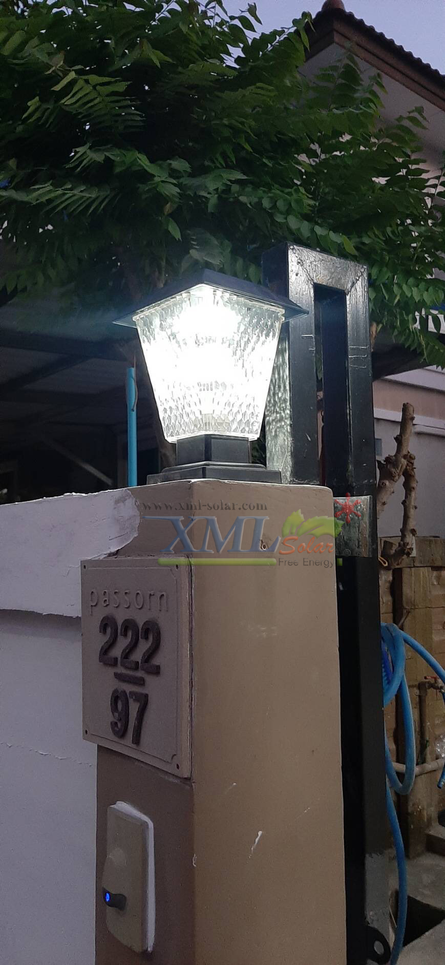 โคมไฟหัวเสาโซล่าเซลล์ + AC ทรงสี่เหลี่ยม ไซส์ใหญ่ (เปิดได้ 2 แสง)(1 แถม 1)