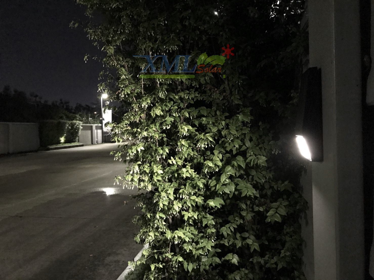 โคมไฟโซล่าเซลล์ ติดผนัง 15 SMD LED (ตัวแบน ดำ) (เเสง : ขาว) (1 แถม 1)
