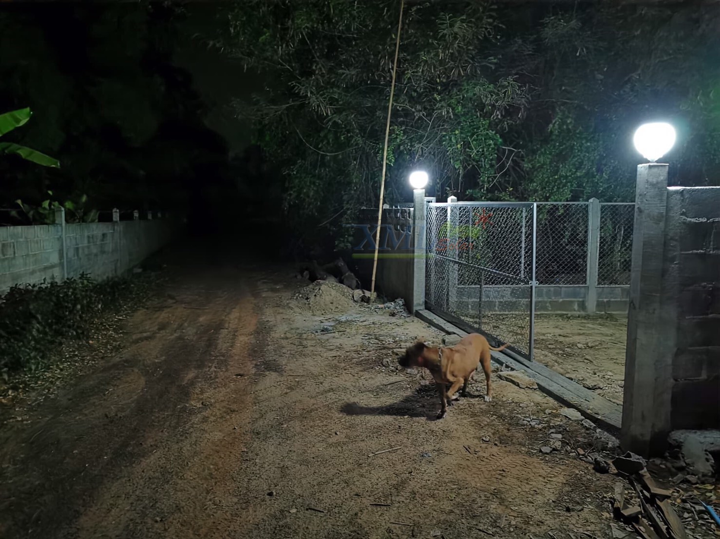 โคมไฟหัวเสาโซล่าเซลล์ ทรงกลมฐานสเเตนเลส (20 ซม.) + Remote (เปิดได้ 3 แสง)+AC