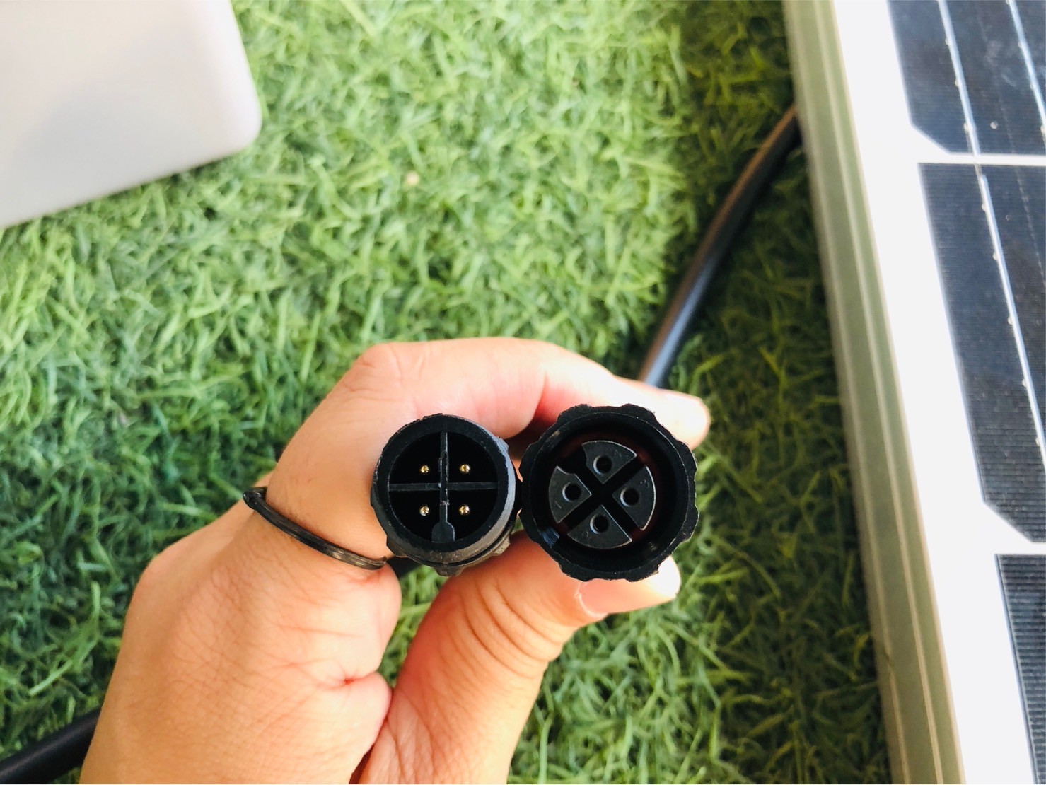 โคมไฟถนนโซล่าเซลล์ Series Y แผงเเยกโคมได้ (6,400Lumens + แผง 100 W) (แสง : ขาว)