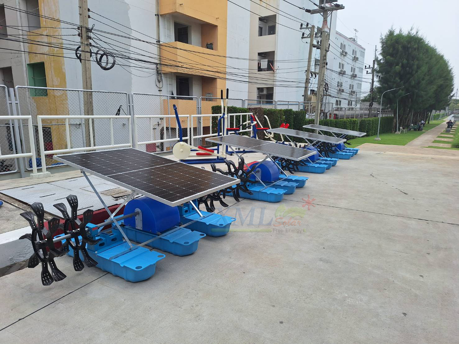 กังหันตีน้ำโซล่าเซลล์ รุ่นช้างน้อย 4 ใบพัด 3 ทุ่น