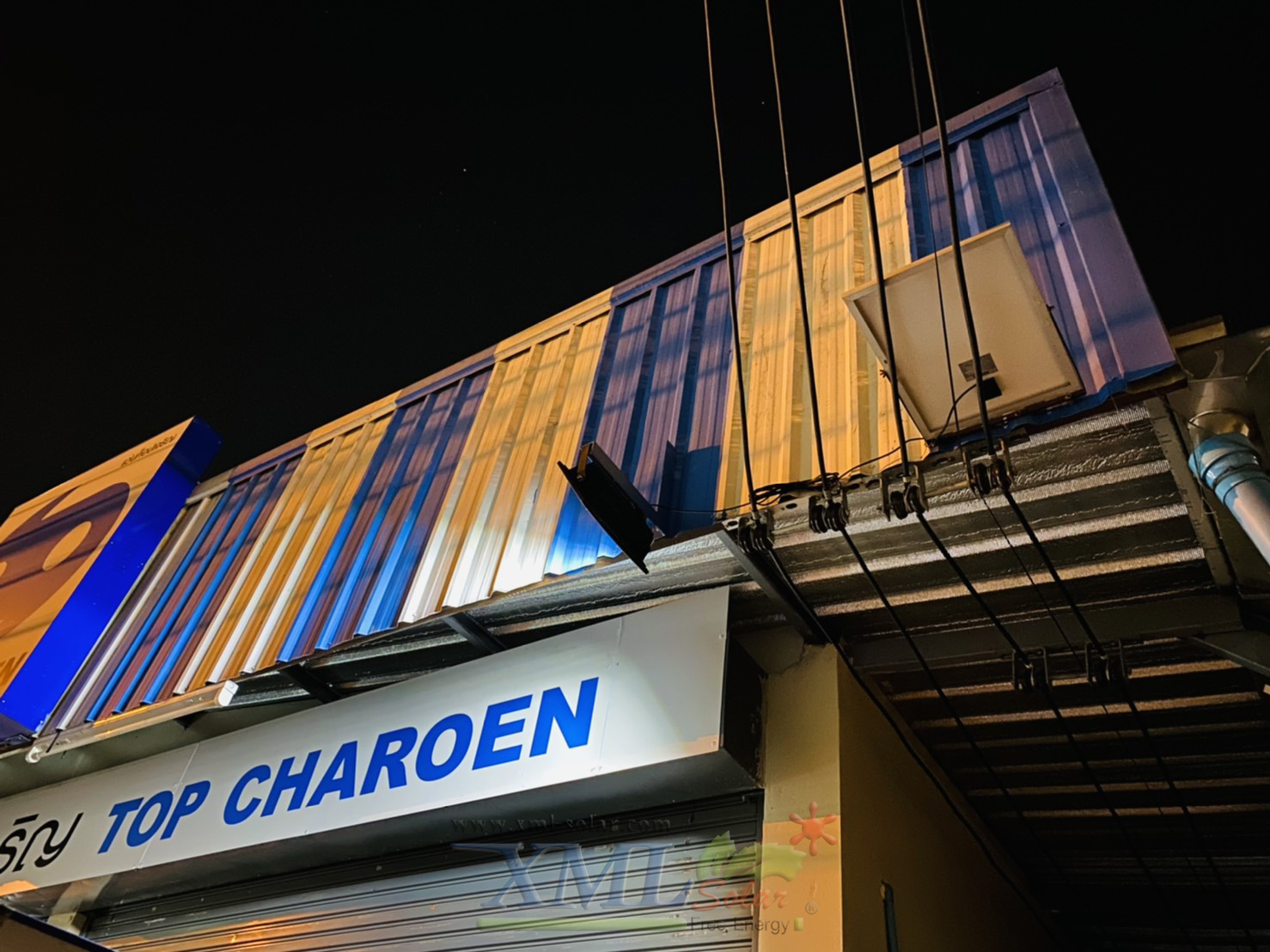 ไฟสปอตไลท์โซล่าเซลล์ 300 W. รุ่น Modi x XML ไซต์ใหญ่ (เเสง : ขาว)