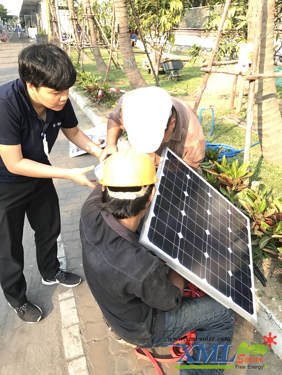 โคมไฟถนนอัจฉริยะ โซล่าเซลล์ 80 Watt (แสง เหลืองวอมไวท์) Monocrystalline