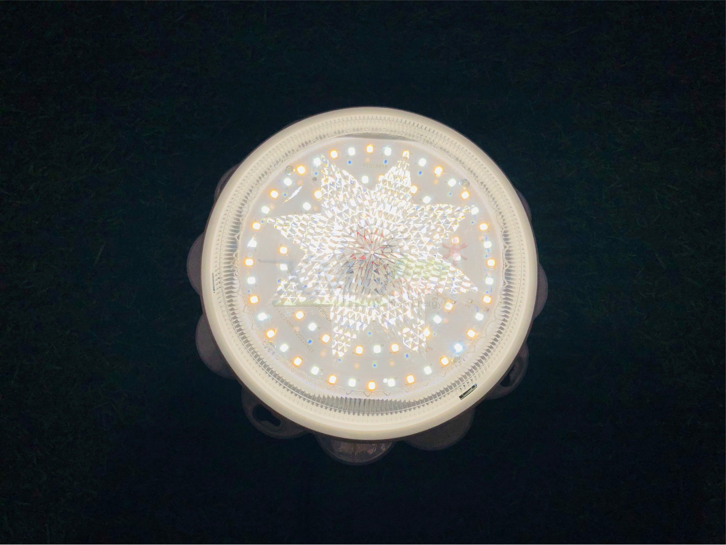 โคมไฟโซล่าเซลล์ ติดเพดาน รุ่น SCL06 (เปิดได้ 3 แสง)