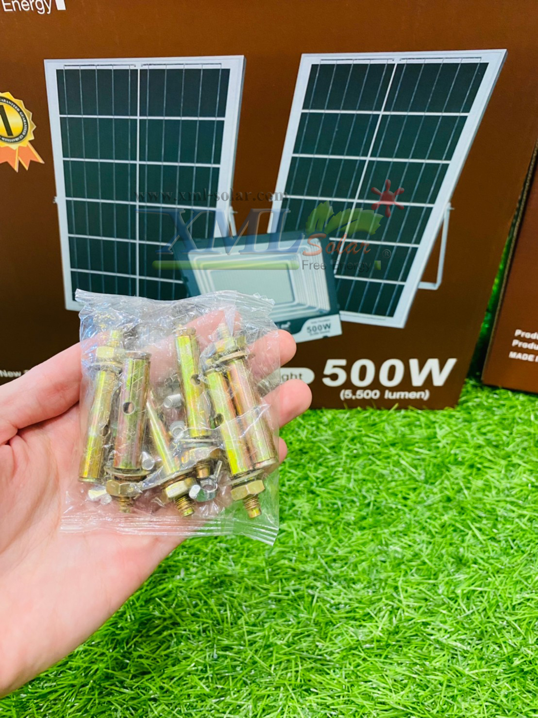 ไฟสปอตไลท์โซล่าเซลล์ 500 Watt กล่องสีน้ำตาล (เปิดได้ 3 แสง)