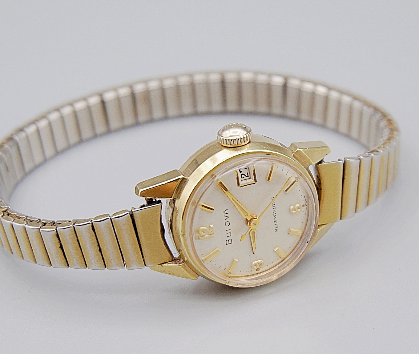 นาฬิกาเก่า BULOVA ออโตเมติก (ของผู้หญิงครับ)