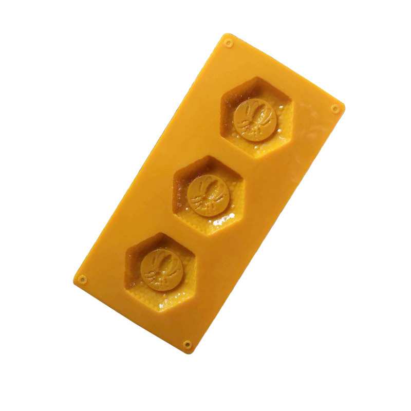 โมล(Mold) แม่พิมพ์ซิลิโคน ทำวุ้น ขนม สบู่ งานdiy รูปรังผึ้ง 3 ช่อง ( 40 G.)