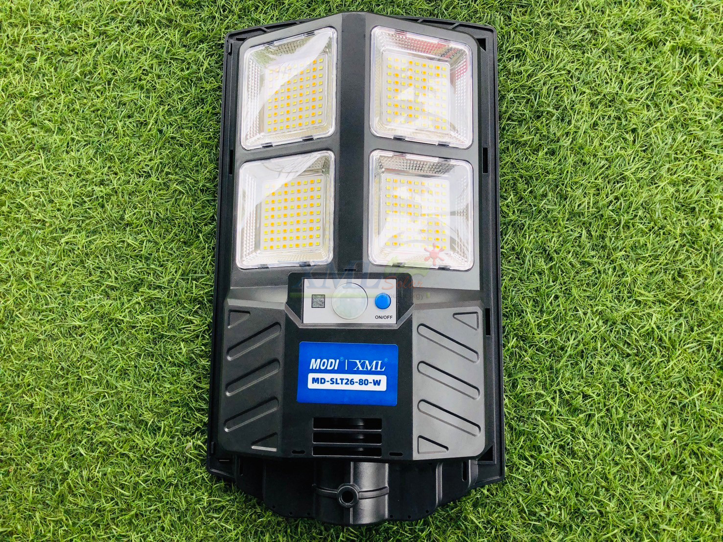 โคมไฟถนนโซล่าเซลล์ 80W รุ่น MD-SLT26-80W (เปิดได้ 3 แสง)