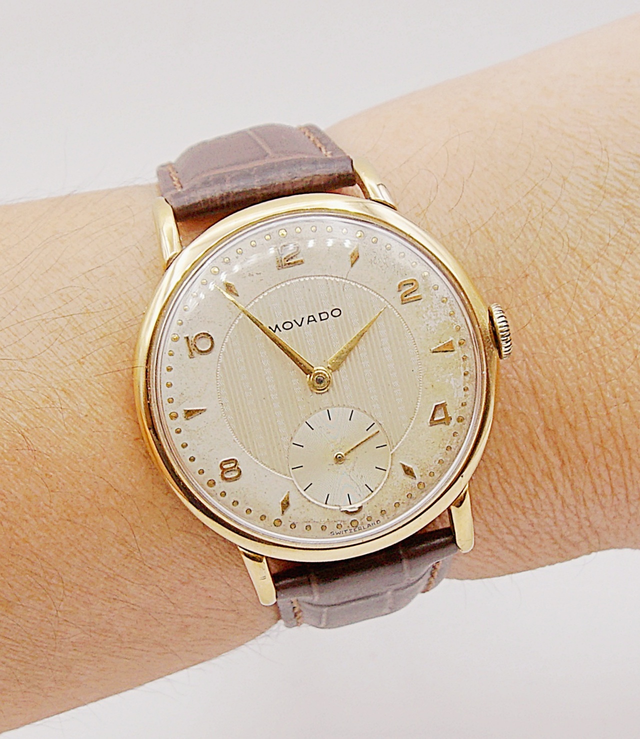 นาฬิกาเก่า MOVADO ไขลานสองเข็มครึ่ง