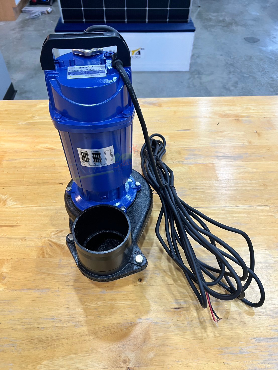 ปั๊มแช่อลูมิเนียม รุ่นสีน้ำเงิน 800W (ท่อ 4 นิ้ว) + เเผงโซล่าเซลล์ 450W (2 แผง)