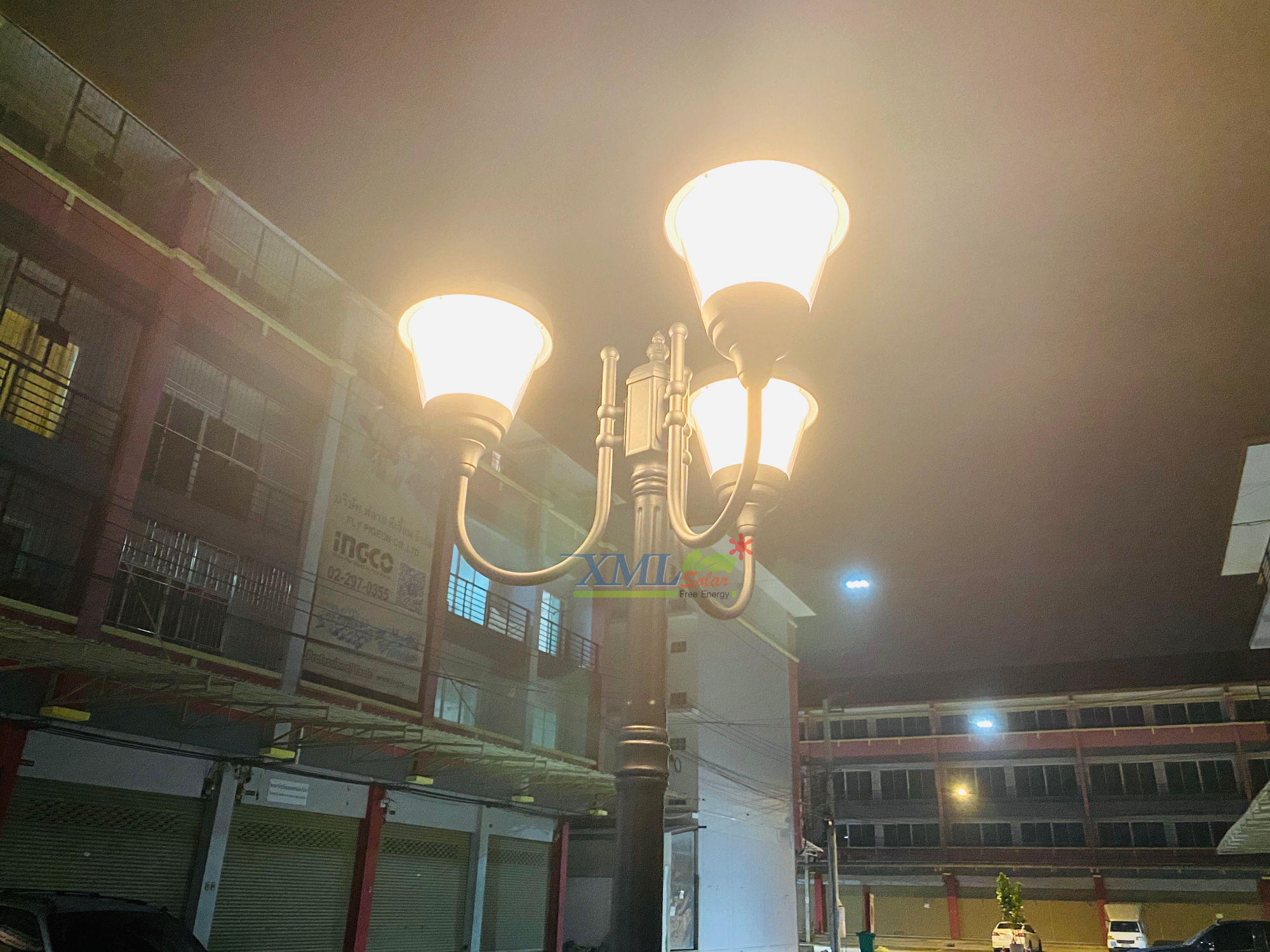 ไฟตั้งพื้นโซล่าเซลล์ ทรง U-Shape 3 ช่อ 255 ซม. (แสง : เหลืองวอมไวท์)