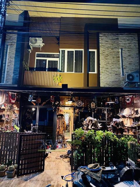 รุ่นประหยัด ไฟสปอตไลท์โซล่าเซลล์ 100 W. รุ่น MODI x XML (เปิดได้ 3 แสง)