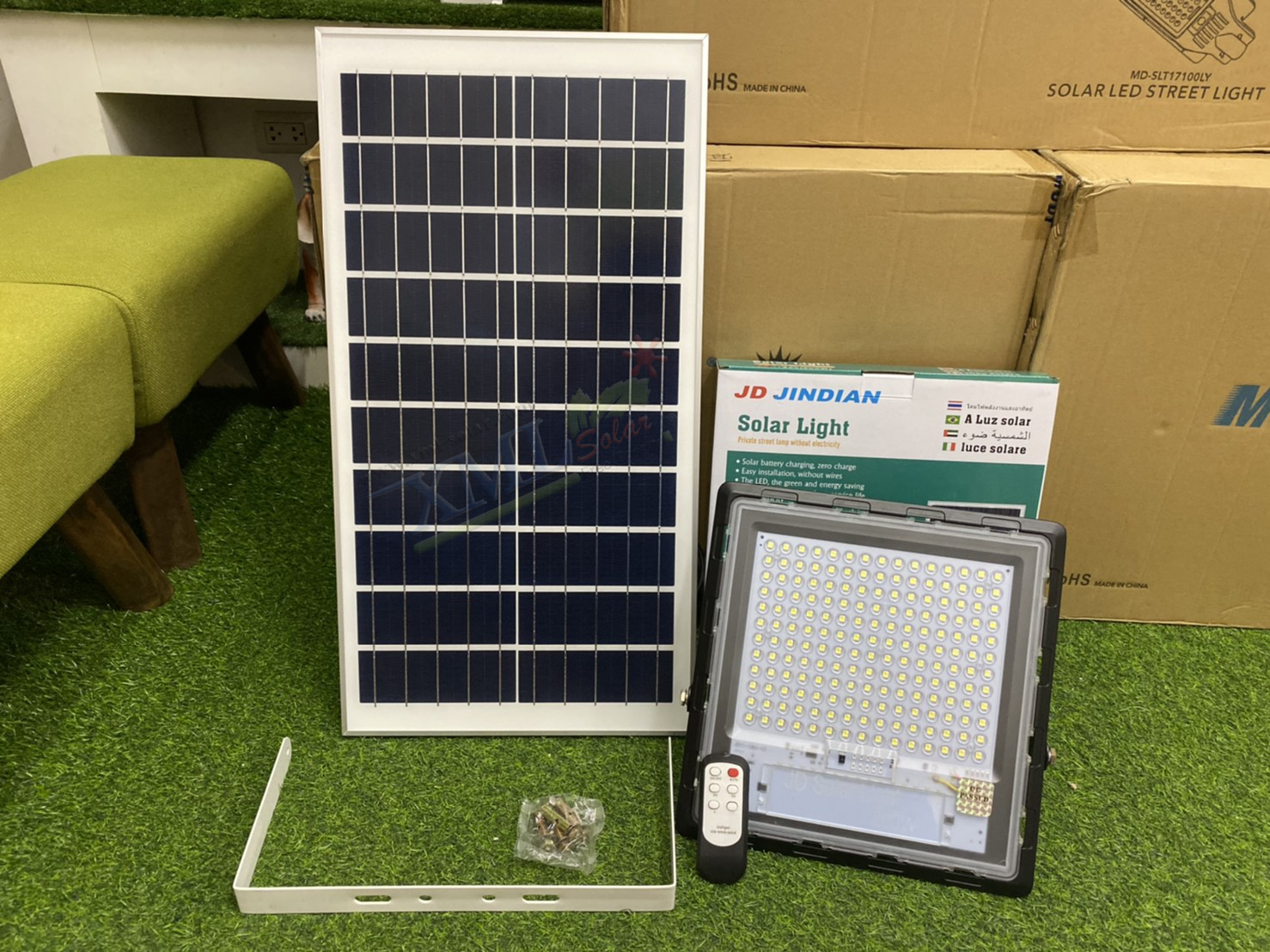 ไฟสปอตไลท์โซล่าเซลล์ 200W SLIM (แสง : เหลืองวอมไวท์)