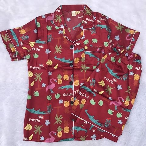 ชุดนอนผ้าซาตินแขนสั้น กางเกงขาสั้น เนื้อผ้าดีทิ้งตัวสวย หลับสบายตลอดคืน ราคาโปรโมชั่น ชุดละ 250 บาท