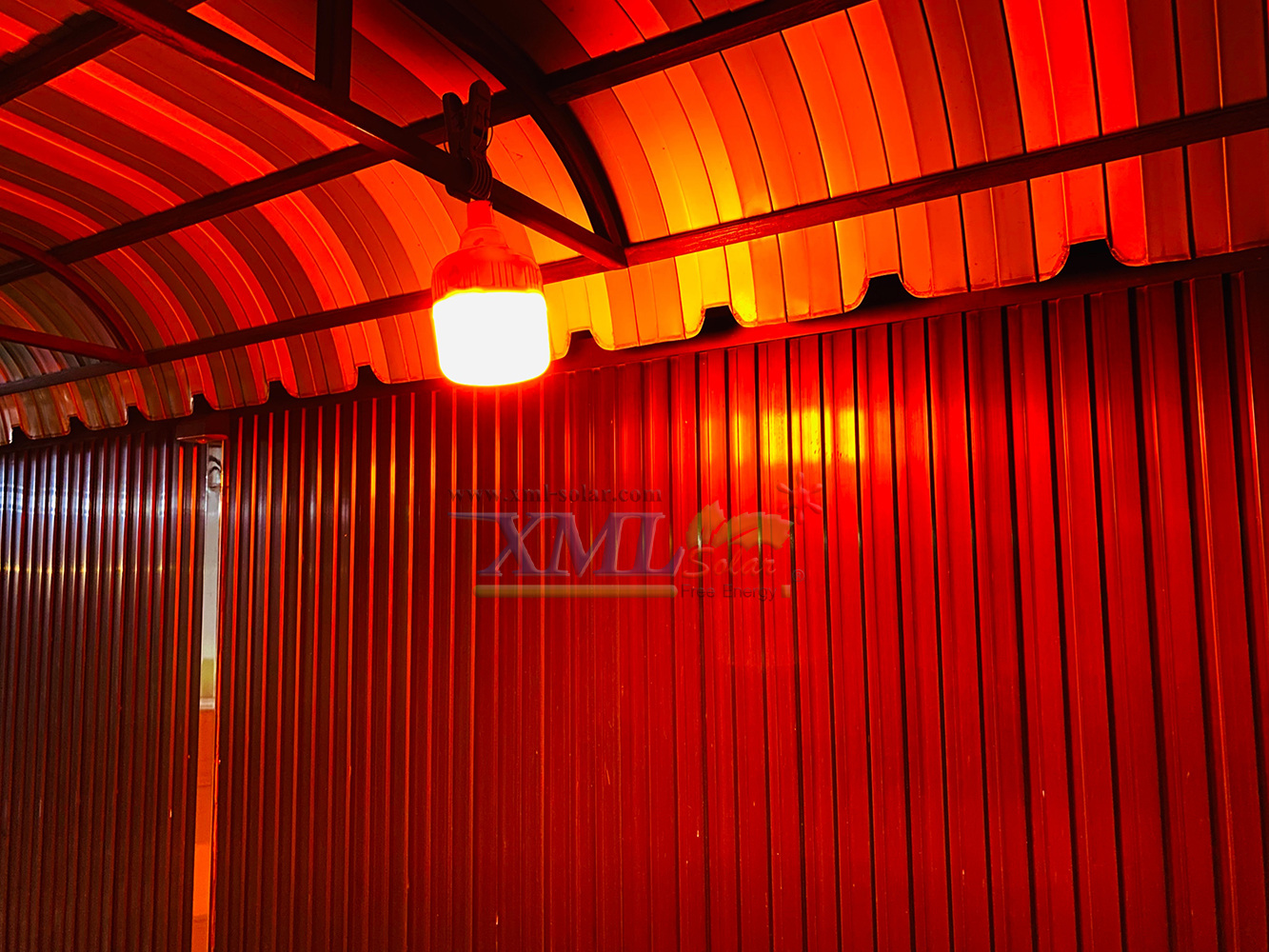 ไฟตุ้มโซล่าเซลล์ชนิดไล่ยุง รุ่น 150w (แสงสีส้ม)(แผงใหญ่)