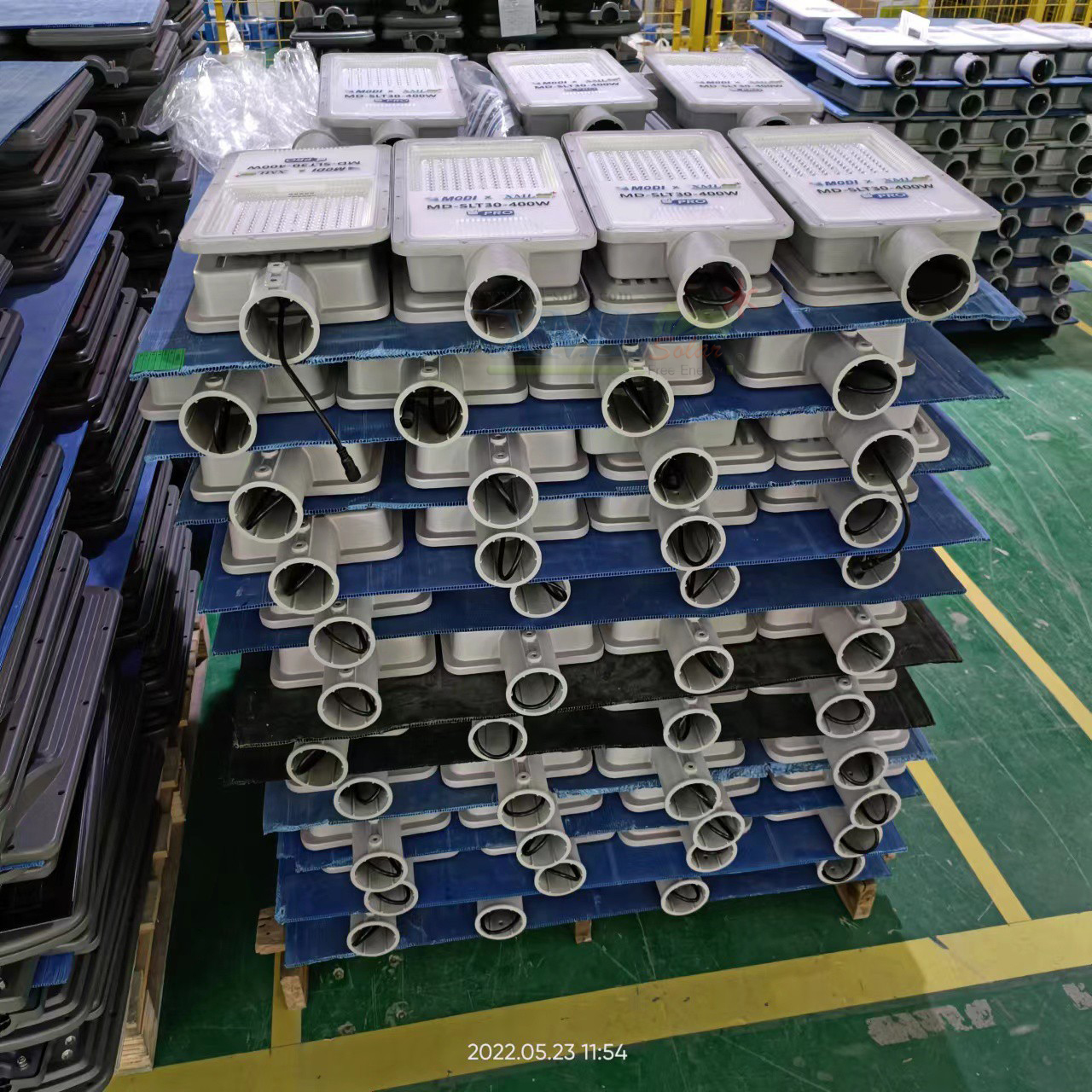 โคมไฟถนนโซล่าเซลล์ 400W รุ่น MD-SLT30-400W (แสง : ขาว)