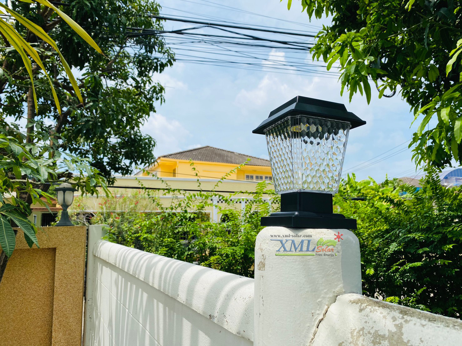 โคมไฟหัวเสาโซล่าเซลล์ + AC ทรงสี่เหลี่ยม ไซส์ใหญ่ (เปิดได้ 2 แสง)(1 แถม 1)