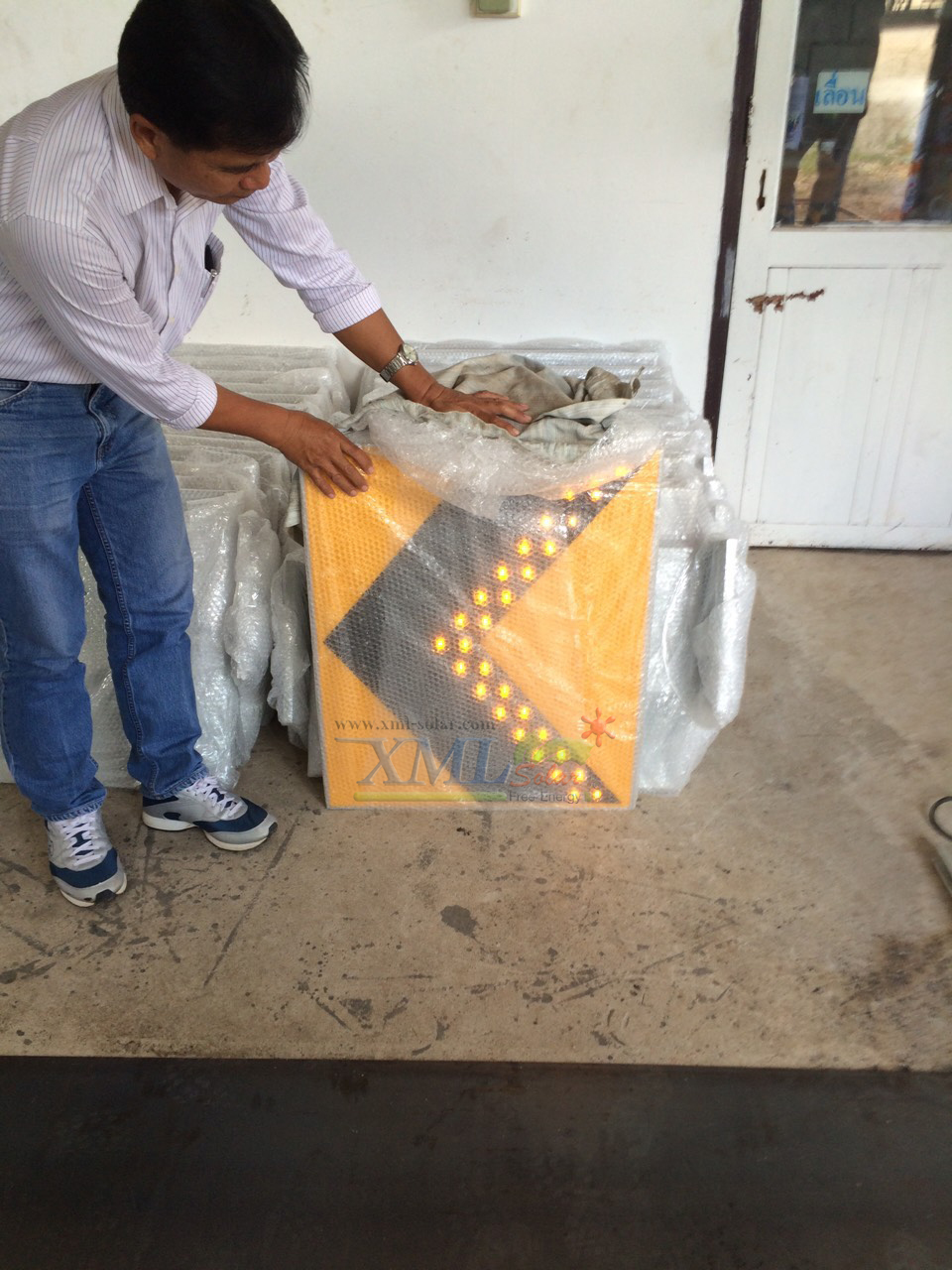 ป้ายลูกศร เชฟรอนโซล่าเซลล์ สีเหลือง (ไม่รวมเสา)