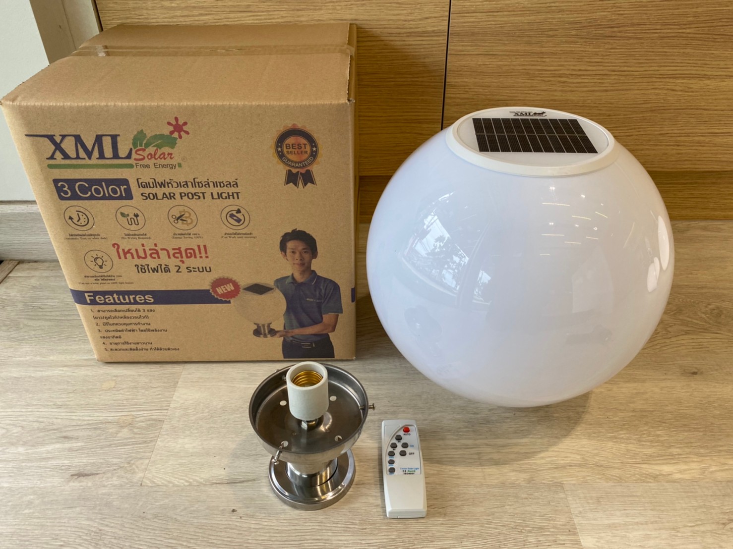 โคมไฟหัวเสาโซล่าเซลล์ ทรงกลมฐานสเเตนเลส (30 ซม.) + Remote (เปิดได้ 3 แสง)+AC