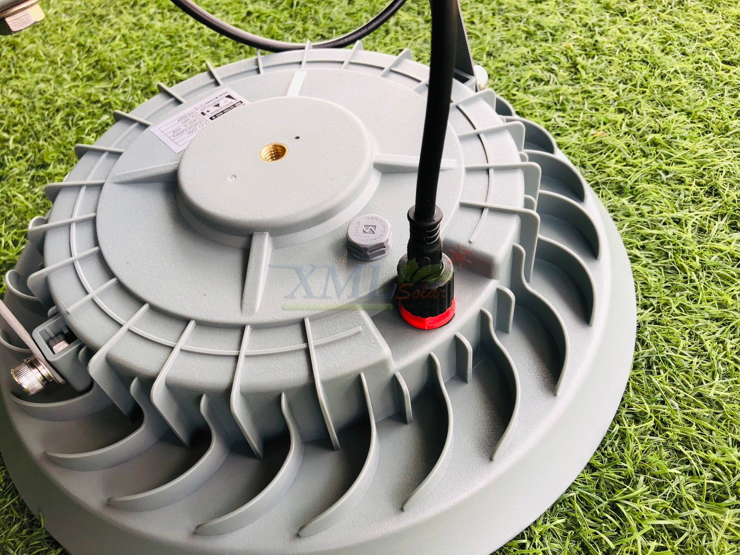 โคมไฟถนนโซล่าเซลล์ รุ่น MD-SLT88-400W-DMax (แสง : ขาว)