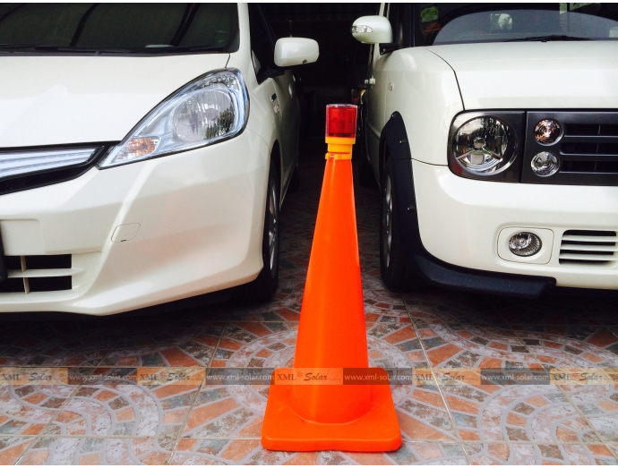 ไฟเตือนกรวยจราจร ฉุกเฉิน พลังงานเเสงอาทิตย์ (เเสง : สีเเดง)